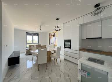 Trosoban stan, Pula, prodaja, 1500 €, 112 m2