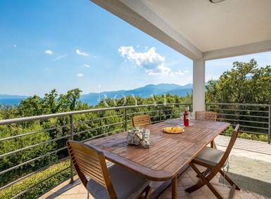 Trosoban stan, Rijeka, Kantrida, najam, 1300 €, 100 m2