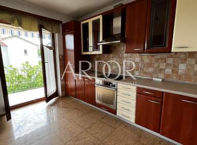 Trosoban stan, Opatija, Ičići, najam, 1100 €, 87 m2