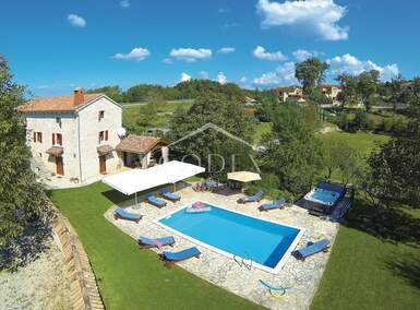 Kuca, Tinjan, prodaja, 2300000 €, 193 m2