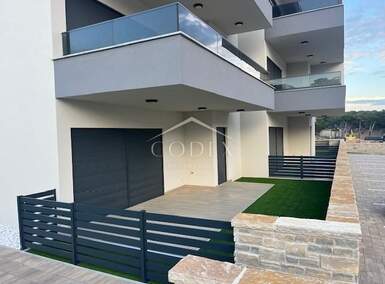 Trosoban stan, Povljana, prodaja, 285000 €, 70 m2