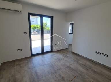 Trosoban stan, Viškovo, Marinići, prodaja, 475000 €, 131 m2