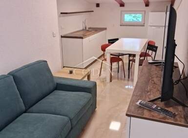 Trosoban stan, Kraljevica, najam, 750 €, 54 m2