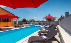 Kuca, Pula, Valdebek, prodaja, 882000 €, 360 m2
