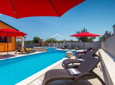 Kuca, Pula, Valdebek, prodaja, 882000 €, 360 m2