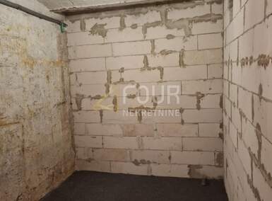 Poslovni prostor, Rijeka, Centar, najam, 70 €, 10 m2