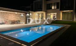 Kuca, Rovinj, Rovinjsko Selo, prodaja, 990000 €, 250 m2