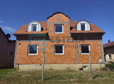Kuca, Varaždin, prodaja, 270000 €, 370 m2