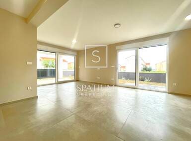 Trosoban stan, Privlaka, Škrapavac, prodaja, 325000 €, 94 m2