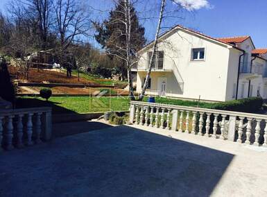 Trosoban stan, Matulji, Jušići, najam, 950 €, 95 m2