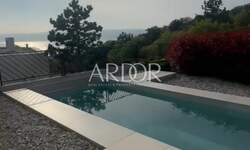 Cetvorosoban stan, Kostrena, najam, 3000 €, 213 m2