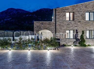 Kuca, Omiš, Čisla, prodaja, 850000 €, 300 m2