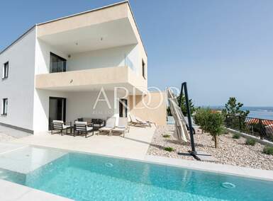 Cetvorosoban stan, Kostrena, prodaja, 730000 €, 213 m2
