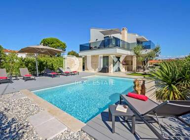 Kuca, Poreč, prodaja, 770000 €, 235 m2