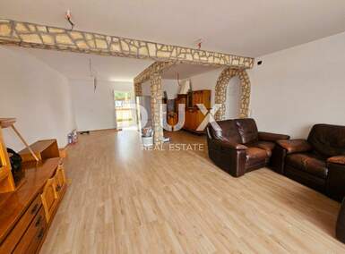 Trosoban stan, Pula, Valdebek, prodaja, 185000 €, 74 m2