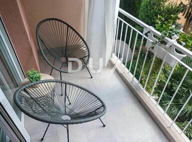 Trosoban stan, Opatija, Volosko, najam, 900 €, 68 m2