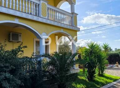 Kuca, Umag, prodaja, 590000 €, 306 m2