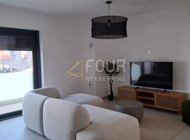 Trosoban stan, Poreč, najam, 1300 €, 66 m2