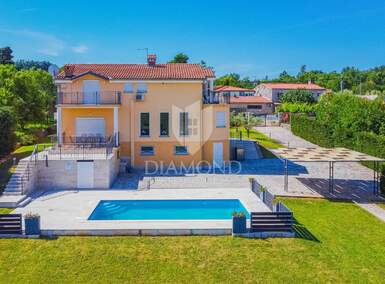 Kuca, Buje, Momjan, prodaja, 780000 €, 350 m2