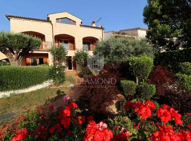Kuca, Poreč, prodaja, 850000 €, 300 m2