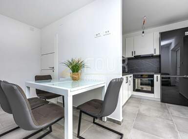 Trosoban stan, Crikvenica, prodaja, 350000 €, 63 m2