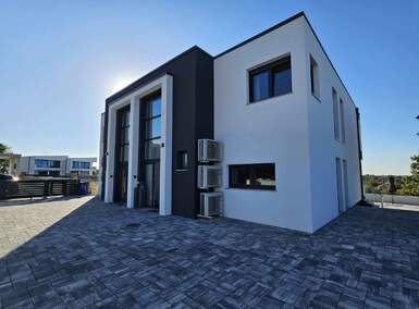 Kuca, Rovinj, prodaja, 950000 €, 320 m2