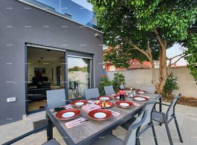 Kuca, Ližnjan, prodaja, 2500 €, 260 m2