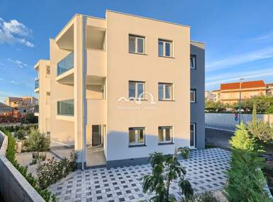 Stan, Šibenik, Brodarica, prodaja, 440000 €, 131 m2