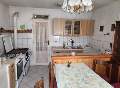 Kuca, Jelenje, Dražice, prodaja, 206000 €, 203 m2