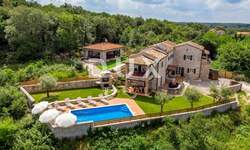 Kuca, Tinjan, prodaja, 699000 €, 300 m2
