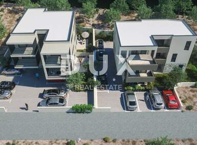 Trosoban stan, Šibenik, Brodarica, prodaja, 202600 €, 70 m2