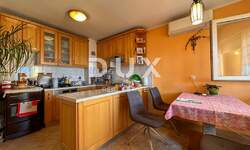 Trosoban stan, Rijeka, Srdoči, prodaja, 208000 €, 68 m2