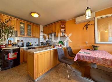Trosoban stan, Rijeka, Srdoči, prodaja, 208000 €, 68 m2
