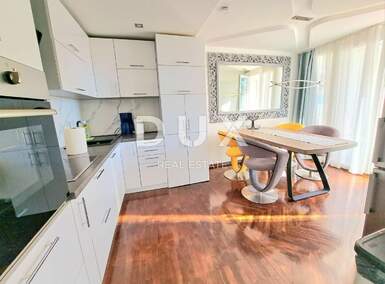 Trosoban stan, Rijeka, Srdoči, prodaja, 260000 €, 69 m2