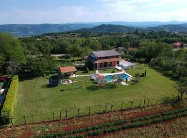Kuca, Karojba, prodaja, 550000 €, 250 m2