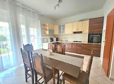 Trosoban stan, Crikvenica, Selce, najam, 1300 €, 120 m2