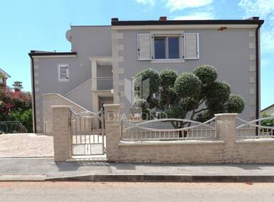 Kuca, Poreč, prodaja, 699000 €, 310 m2
