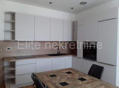 Trosoban stan, Rijeka, Sjever, najam, 1350 €, 150 m2