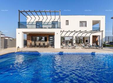 Kuca, Pula, Loborika, prodaja, 780000 €, 280 m2