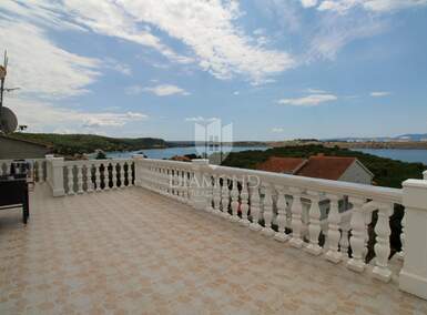 Kuca, Omišalj, prodaja, 830000 €, 250 m2