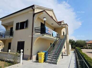 Kuca, Poreč, prodaja, 495000 €, 165 m2