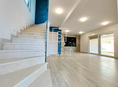 Kuca, Buje, Momjan, prodaja, 670000 €, 173 m2