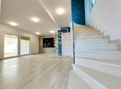 Kuca, Buje, Momjan, prodaja, 640000 €, 173 m2