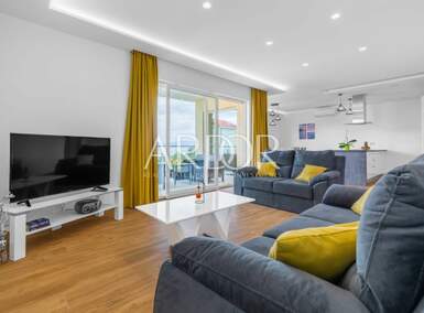 Trosoban stan, Kostrena, Doričići, najam, 1500 €, 118 m2