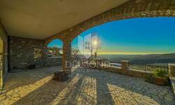 Kuca, Buje, prodaja, 315000 €, 227 m2