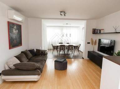 Trosoban stan, Šibenik, Grad, prodaja, 340000 €, 110 m2