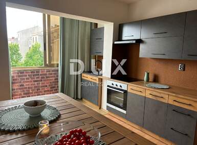 Trosoban stan, Pula, Stoja, najam, 800 €, 52 m2