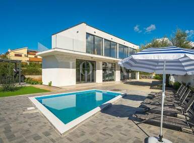 Kuca, Krk, prodaja, 650000 €, 170 m2