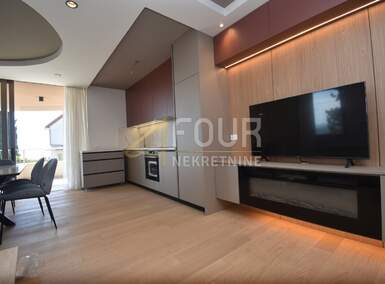 Trosoban stan, Opatija, Opatija - Centar, najam, 2500 €, 79 m2