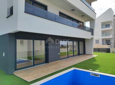 Cetvorosoban stan, Kolan, Mandre, prodaja, 460000 €, 162 m2